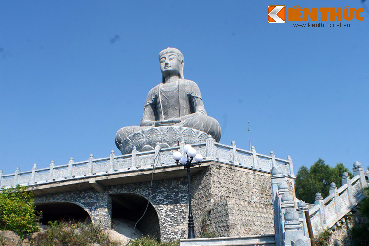 Cách đây ít năm, khu vực núi Lạn Kha phía sau chùa đã được tôn tạo theo một quy hoạch tổng thể với qui mô lớn với tâm điểm là một Đại Phật tượng cao 27m, phục dựng theo nguyên mẫu Bảo tượng A Di Đà của chùa.