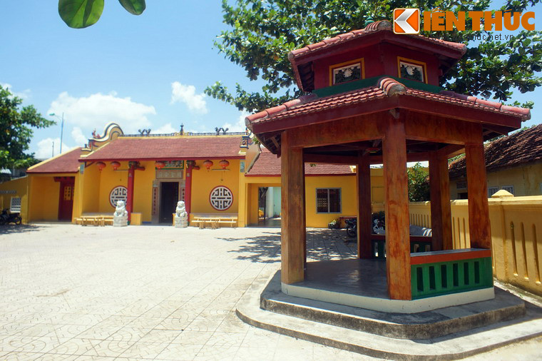 Ngày nay, miếu nằm trong một khuôn viên với tổng diện tích là 1.644,3m2. Từ ngoài vào trong, di tích bao gồm các công trình kiến trúc sau: Tam quan, lầu vọng nguyệt, Miếu, nhà Đông.