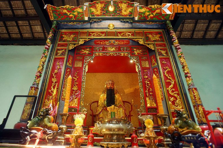 Cận cảnh khám thờ Quan Thánh.