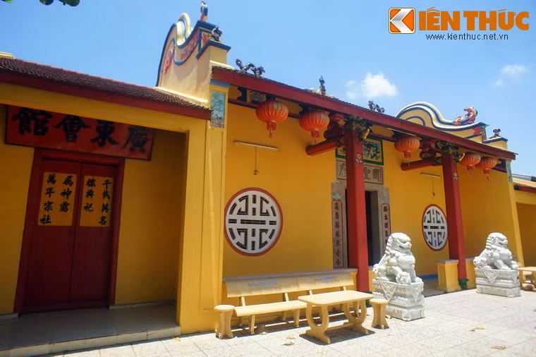 Theo các tư liệu, ngôi miếu do những người Việt gốc Hoa vùng Quảng Đông (Trung Quốc) sang sinh sống và làm ăn tại Diên Khánh xây năm 1876 làm nơi sinh hoạt văn hóa, tín ngưỡng.
