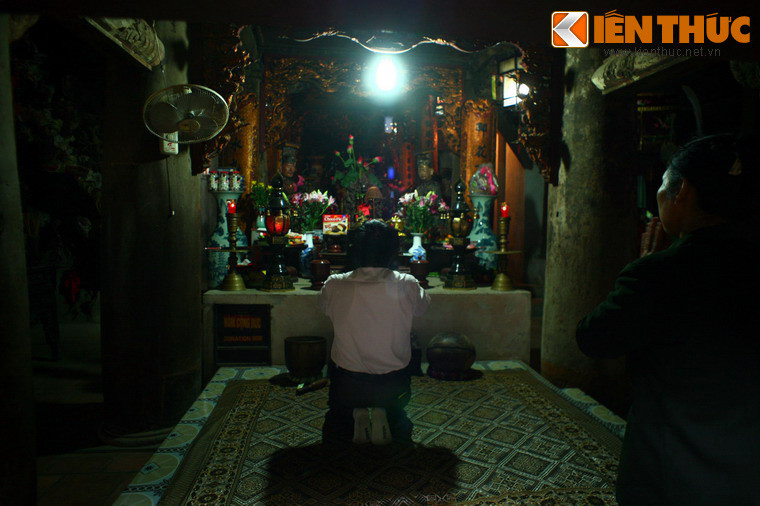 Các điện thờ được bài trí tôn nghiêm.