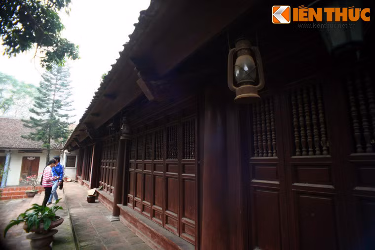 Đi vào bên trong là khu nội điện gồm tiền đường, đại hùng, bảo điện, thượng điện được cấu trúc theo kiểu “Nội công ngoại quốc” rất bề thế.