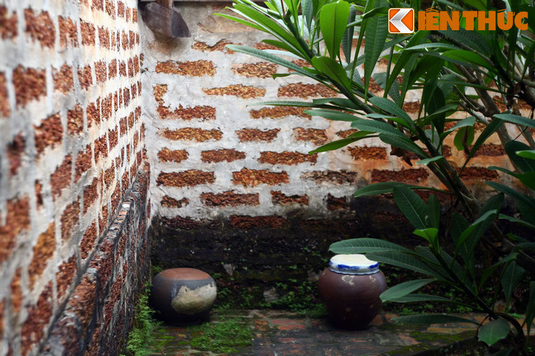 Dù rất nổi tiếng, nhưng vào những dịp lễ, Tết, chùa vẫn giữ được dáng vẻ trầm mặc, thanh tịnh, không có cảnh khách viếng chùa ồn ào, chen chúc, khói hương không nghi ngút như nhiều ngôi chùa lớn khác.