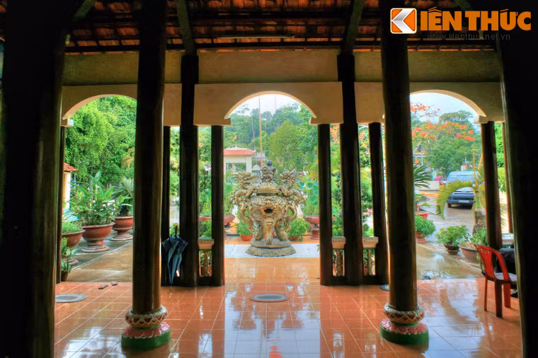 Từ năm 1996, vào dịp kỷ niệm ngày anh hùng Nguyễn Trung Trực hy sinh hàng năm (27 tháng Tám Âm lịch), tại đền đều có tổ chức lễ hội trọng thể, thể hiện đạo lý uống nước nhớ nguồn, giáo dục truyền thống yêu nước cho các thế hệ.