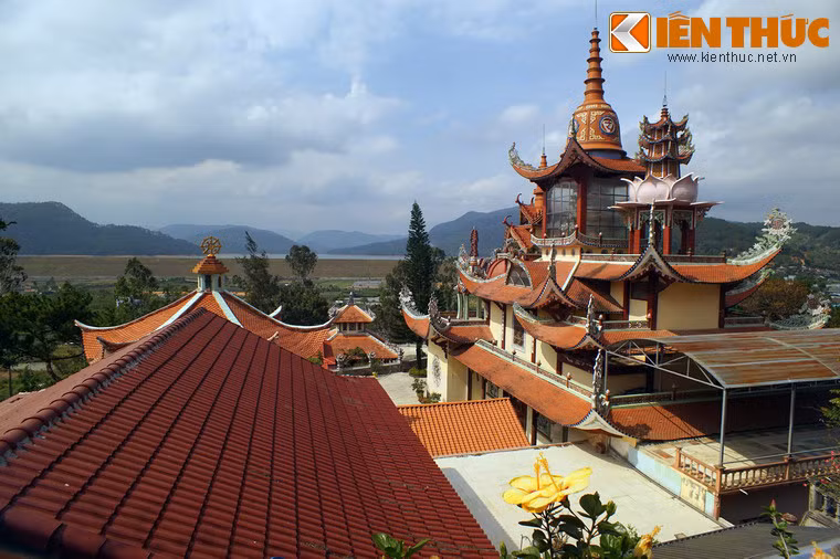 Năm 1939 chùa được triều đình nhà Nguyễn ban sắc tứ, năm 1976 được xây dựng lại bề thế. Những thập niên sau đó, chùa tiếp tục được chỉnh trang để có diện mạo như ngày nay.