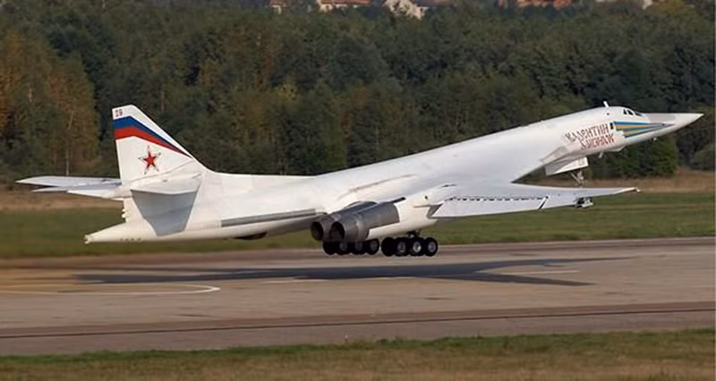 Theo chiến lược dài hạn, Không quân chiến lược Nga dự kiến sử dụng hai dòng máy bay ném bom chính là máy bay Tu-160M2 và một loại máy bay ném bom thế hệ mới PAK DA đang được Tupolev phát triển. Ảnh Sputnik news