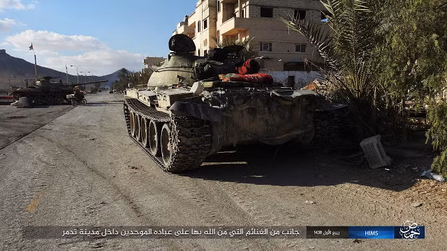 Khoảng 30 xe tăng T-55, T-62 và cả T-72 đã bị phiến quân IS bắt sống ở Palmyra. Cụ thể bao gồm 13 chiếc T-55A/M, 10 chiếc T-62 và 3 T-72. Nguồn ảnh: Oryx