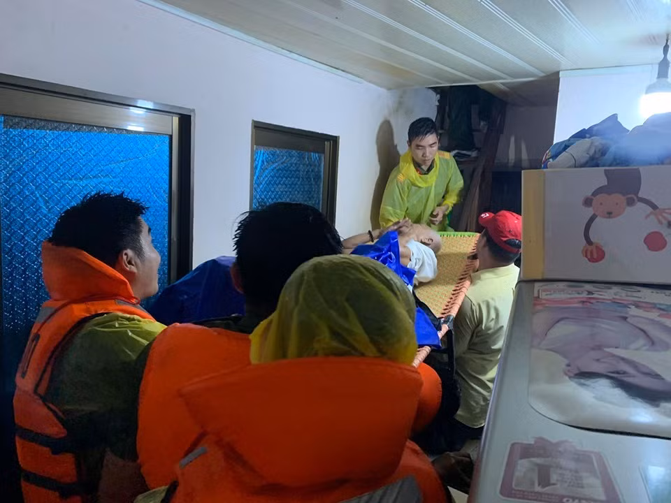 Phú Quốc hiện là huyện đảo lớn nhất Việt Nam với tổng diện tích 589,23 km2, có khoảng 145.000 người sinh sống. Hơn 10 năm qua, Phú Quốc phát triển rất mạnh, tốc độ đô thị hoá nhanh, hệ thống hạ tầng về thoát nước đã quá tải. Ngoài ra, tình trạng sông rạch, ao hồ tự nhiên bị lấn chiếm, san lấp khiến nước không còn đường thoát - ngập lụt nghiêm trọng hơn.