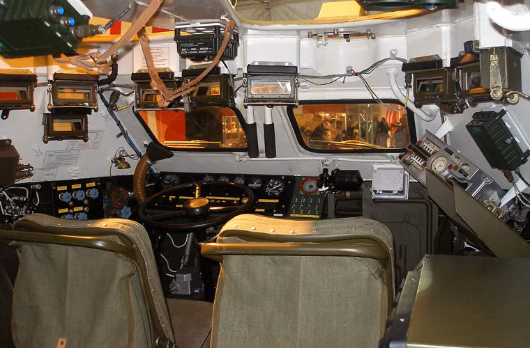 Sở dĩ xe bọc thép BRDM-2 được trang bị cho bộ đội phòng hóa nhờ vào việc trên xe có hệ thống phòng vệ chống phóng xạ - sinh học – hóa học (lọc không khí) giúp bảo vệ 4 chiến sĩ trong xe trước mọi tác nhân độc hại trên chiến trường. BRDM-2 có thể hoạt động môi trường bị nhiễm xạ, bị tấn công vũ khí sinh học, hóa học. Ảnh minh họa nước ngoài