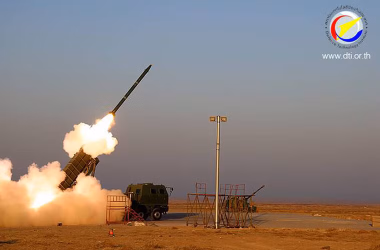 Siêu pháo DTI-1G có tầm bắn lên tới 150km, tương đương một số loại tên lửa đạn đạo chiến thuật trên thế giới như MGM-140 của Mỹ.