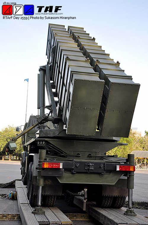 DTI-1G được trang bị 4 ống phóng chứa 4 quả đạn rocket có điều khiển cỡ 300mm.