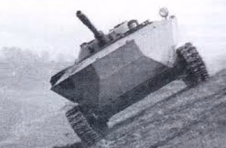 Ít nhất hai nguyên mẫu tăng hạng nhẹ K-90 đã được chế tạo vào năm 1950 và tiến hành các cuộc thử nghiệm song song cùng PT-76.