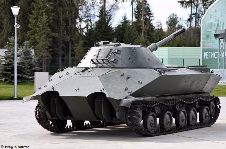 Tháp pháo xe tăng được đặt lùi về phía đuôi xe, được trang bị pháo chính D-56T 76,2mm tương tự mẫu pháo dùng cho PT-76 model 1951 khi không có bọng hút khói thuốc phóng, giảm giật kéo dài với kiểu rãnh.