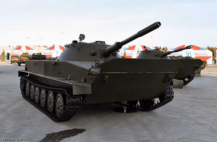 Đây là nguyên mẫu sản xuất loạt đầu tiên của dòng tăng PT-76, hay nói cách khác nó là “anh cả” của PT-76B Việt Nam đang dùng. Một trong những điểm khác biệt chính trên PT-76 đời đầu là sử dụng nòng pháo D-56T khác hẳn nòng D-56TS trên PT-76B, không có bọng hút khói thuốc phóng (nằm ở 2/3 nòng), giảm giật kiểu rãnh kéo dài từ đầu nòng, không có hệ thống ổn định giúp tăng bắn pháo trong khi di chuyển.