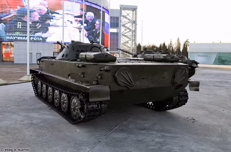 Khung gầm tăng tương tự thế hệ cải tiến PT-76B sau này.