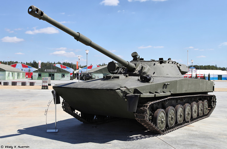 Tất nhiên việc thay pháo chính bắt buộc thay tháp pháo cũ trên PT-76 bằng tháp mới, có phần lớn hơn nhưng thấp hơn và phần đuôi tháp pháo dài ra.