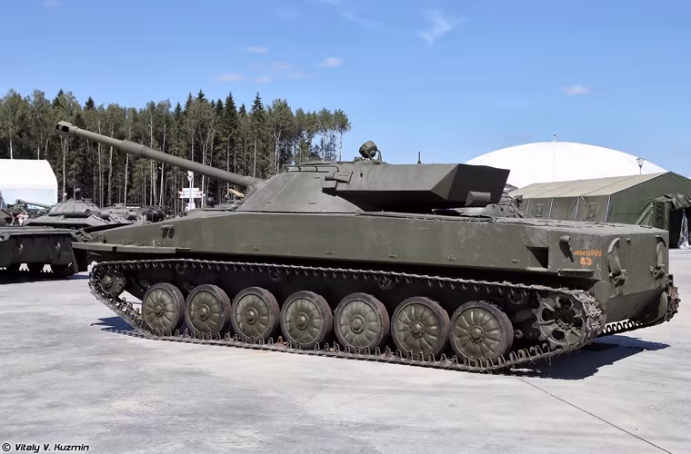 Mẫu thử nghiệm PT-85 (hay còn gọi là Object 906) được thiết kế trên khung gầm tăng PT-76 nhưng trang bị pháo chính 85mm D-58.