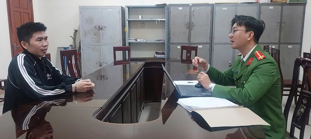 Bắt đối tượng lừa đảo chiếm đoạt tài sản để chơi trò “đỏ đen“ Bat doi tuong lua dao chiem doat tai san de choi tro “do den“