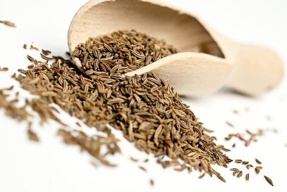 6. Nước uống hạt thì là Ấn Độ Nguyên liệu: 1 nhánh gừng; 1 thìa cà phê hạt thì là Ấn Độ hoặc bột hạt thì là Ấn Độ; 500ml nước lọc. Ảnh Internet