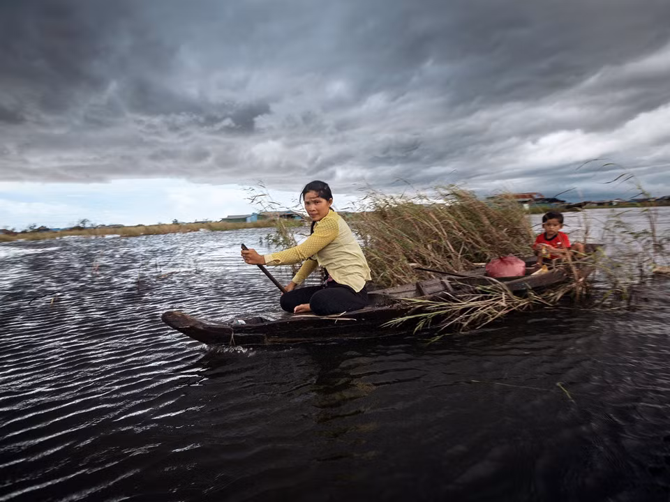 Những đứa trẻ không thể vào học các trường công lập, người lớn không mở được tài khoản ngân hàng, thi lấy bằng lái xe, vào công xưởng làm việc hay sở hữu nhà đất. Ảnh: New York Times.