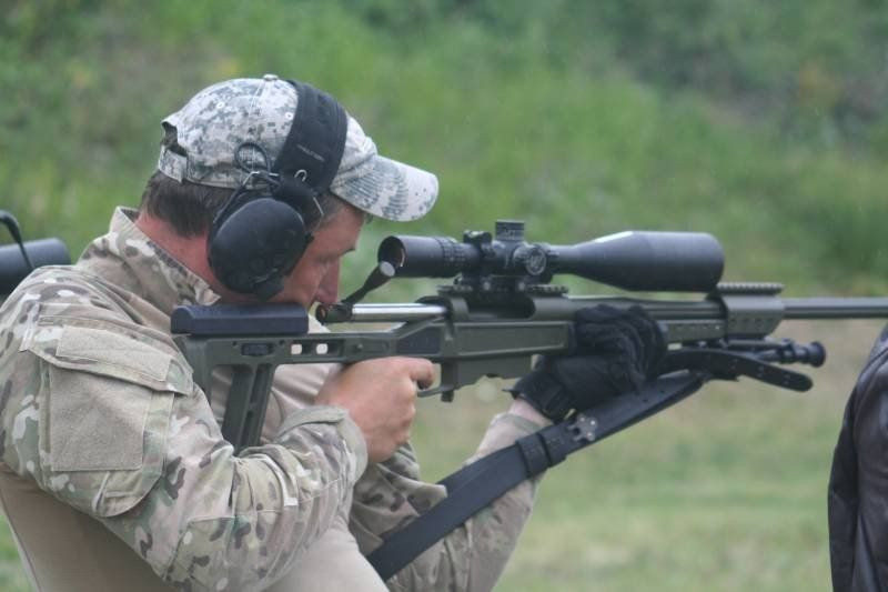 Nhiều khả năng loại súng mới sẽ được ưu tiên trang bị thêm cho cả lực lượng đổ bộ đường không. Điều thú vị là, đơn vị phát triển khẩu súng trường Tochnost là một công ty tư nhân hiện đang sản xuất súng trường bắn tỉa nổi tiếng T-5000. Tuy nhiên, nó cũng không đáng ngạc nhiên bởi lãnh đạo của công ty này đều là những cựu lính bắn tỉa tầm xa có hạng.