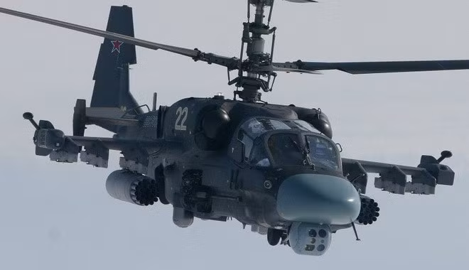 Ka-52K Katran mang trong mình những loại vũ khí tối tân nhất của nền công nghiệp quốc phòng Nga, đó là tên lửa chống tăng Hermes, tên lửa chống hạm Kh-35UE, rocket S-13...