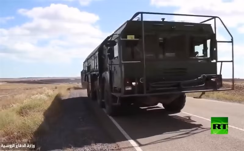 Tham gia cuộc diễn tập hỗn hợp được tổ chức ở nhiều địa điểm khác nhau tại Nga có sự tham gia của nhiều máy bay chiến đấu các loại, chiến hạm và cả tàu ngầm cùng hàng trăm quân nhân.