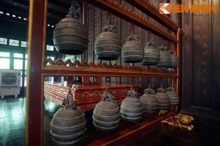 Bộ biên chung gồm 12 quả chuông đồng được đúc rỗng, độ dày mỏng giữa các chuông khác nhau.