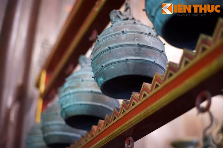 Vào thời nhà Nguyễn, biên chung và biên khánh cùng thuộc dàn Nhã nhạc cung đình, chỉ được đưa ra sử dụng trong những buổi tế lễ trọng đại như: lễ Đại triều ở điện Thái Hòa, lễ Tế Nam Giao, lễ Tế Xã Tắc...