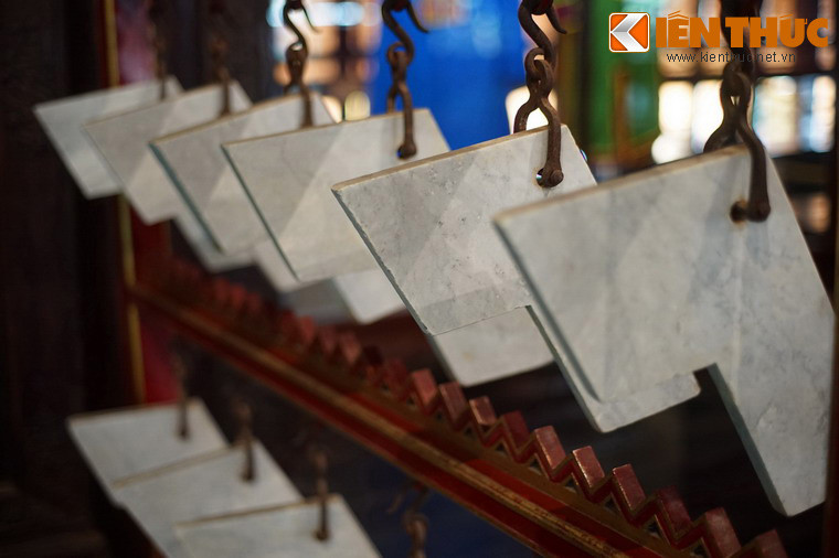 Theo các nhà nghiên cứu, biên chung, biên khánh có nguồn gốc từ lâu đời trong văn hóa Trung Hoa cổ đại, về sau được du nhập vào Triều Tiên và Việt Nam.