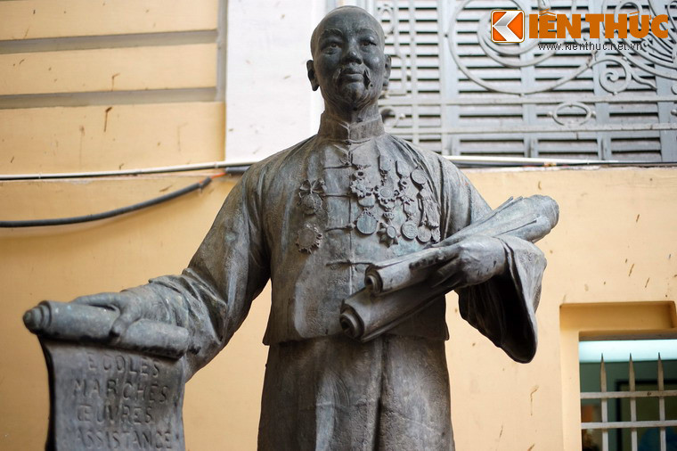 Ông Quách Đàm (1863-1927) là người Hoa quê ở làng Triều An, Long Khanh, Triều Châu, Trung Quốc. Ông sang Việt Nam với hai bàn tay trắng, từng có giai đoạn sống vô gia cư. Ông khởi nghiệp từ nghề mua bán ve chai, sau đó kèm thêm việc mua bán da trâu, vi cá và bong bóng cá.