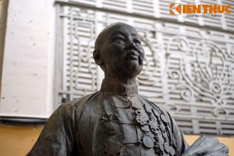 Làm việc rất cần cù, khi đã có một số vốn, Quách Đàm bước vào nghề mua bán lúa gạo và trở nên giàu có. Ông đã tạo nên Thông Hiệp, một cơ sở kinh doanh danh tiếng ở khu vực Chợ Lớn ngày ấy. Từ giai đoạn này, việc làm ăn của Quách Đàm ngày một phát đạt, thịnh vượng.