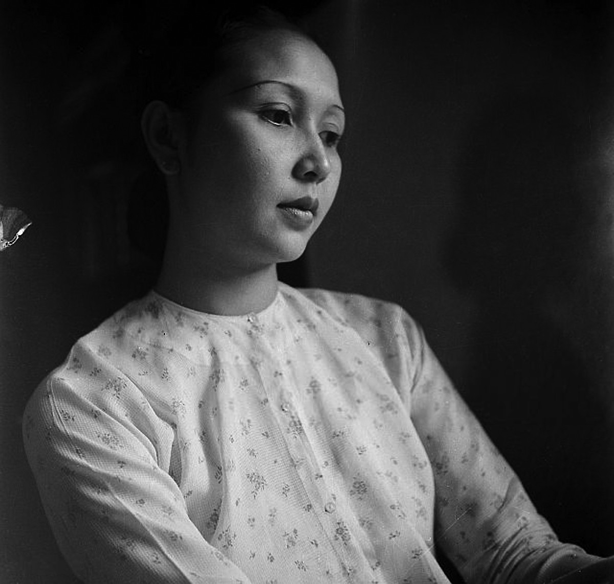 Chân dung một phụ nữ trẻ. Ảnh: Michel Huet /Gamma-Rapho.