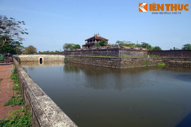 Nằm trên đài Bắc Khuyết của Hoàng thành Huế, lầu Tứ Phương Vô Sự là một công trình kiến trúc độc đáo của Cố đô Huế xưa.