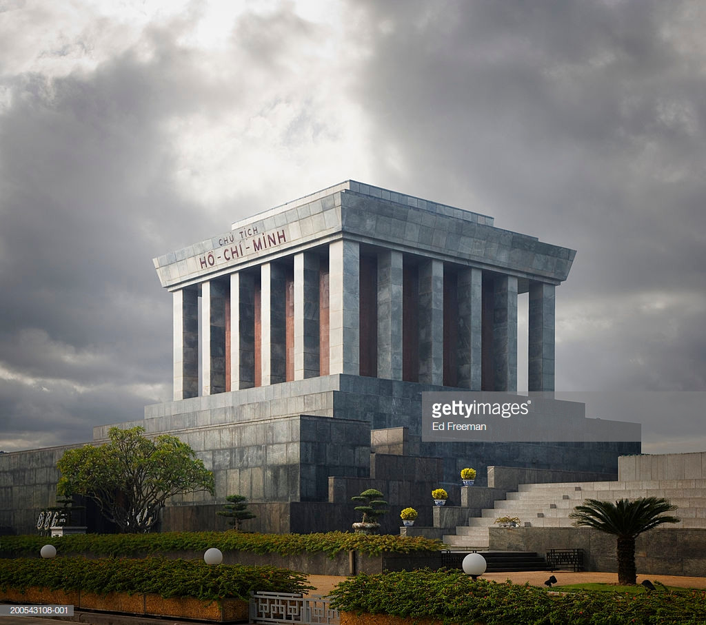 Dáng vẻ thâm nghiêm của Lăng Chủ tịch Hồ Chí Minh. Ảnh: Ed Freeman/ Getty.