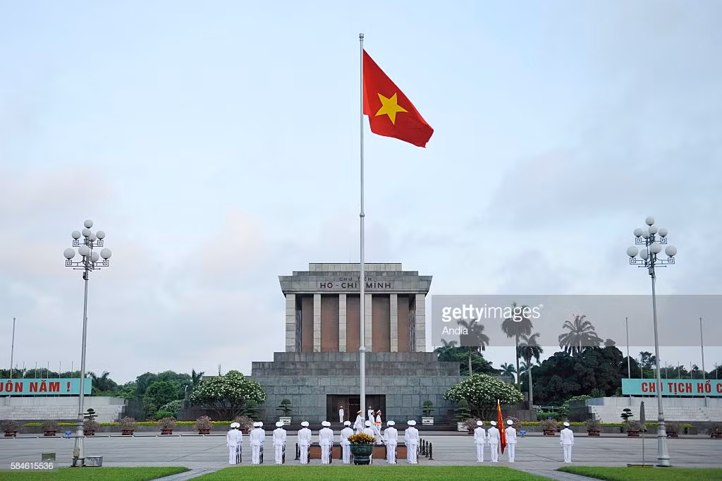 Một buổi lễ Thượng cờ ở Quảng trường Ba Đình năm 2014. Ảnh: Andia/ Getty.