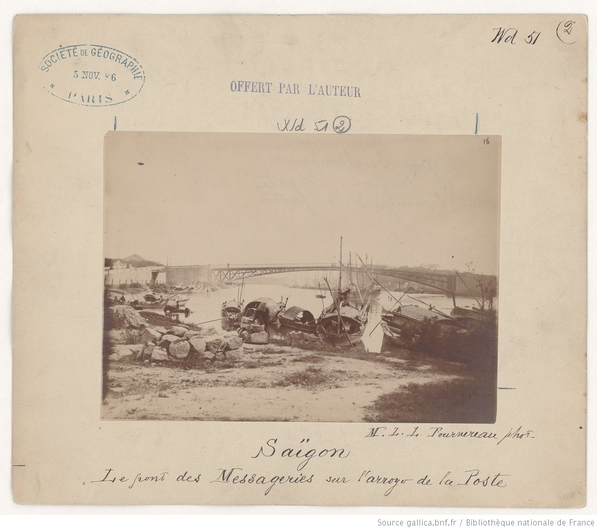 Rạch Bến Nghé và cầu Mống ở Sài Gòn. Ảnh: Gallica.bnf.fr.