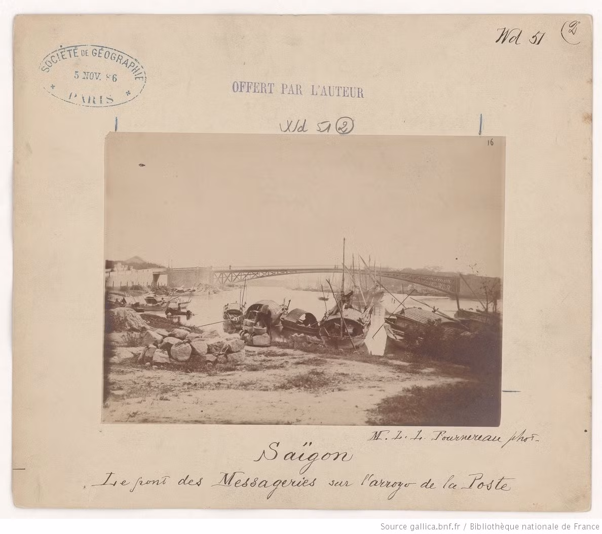 Rạch Bến Nghé và cầu Mống ở Sài Gòn. Ảnh: Gallica.bnf.fr.