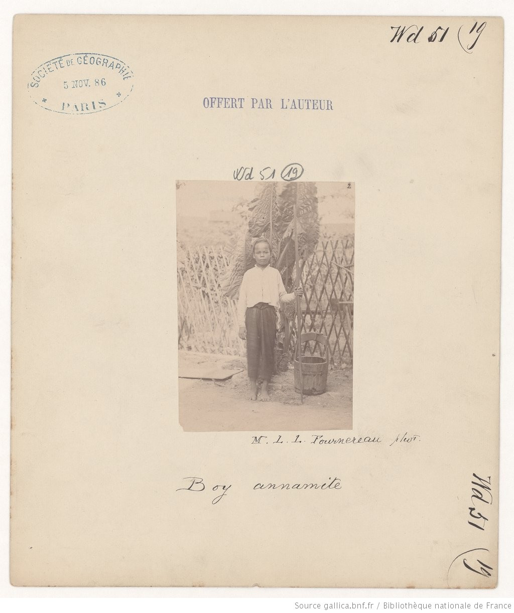 Cậu bé người Việt. Ảnh: Gallica.bnf.fr.