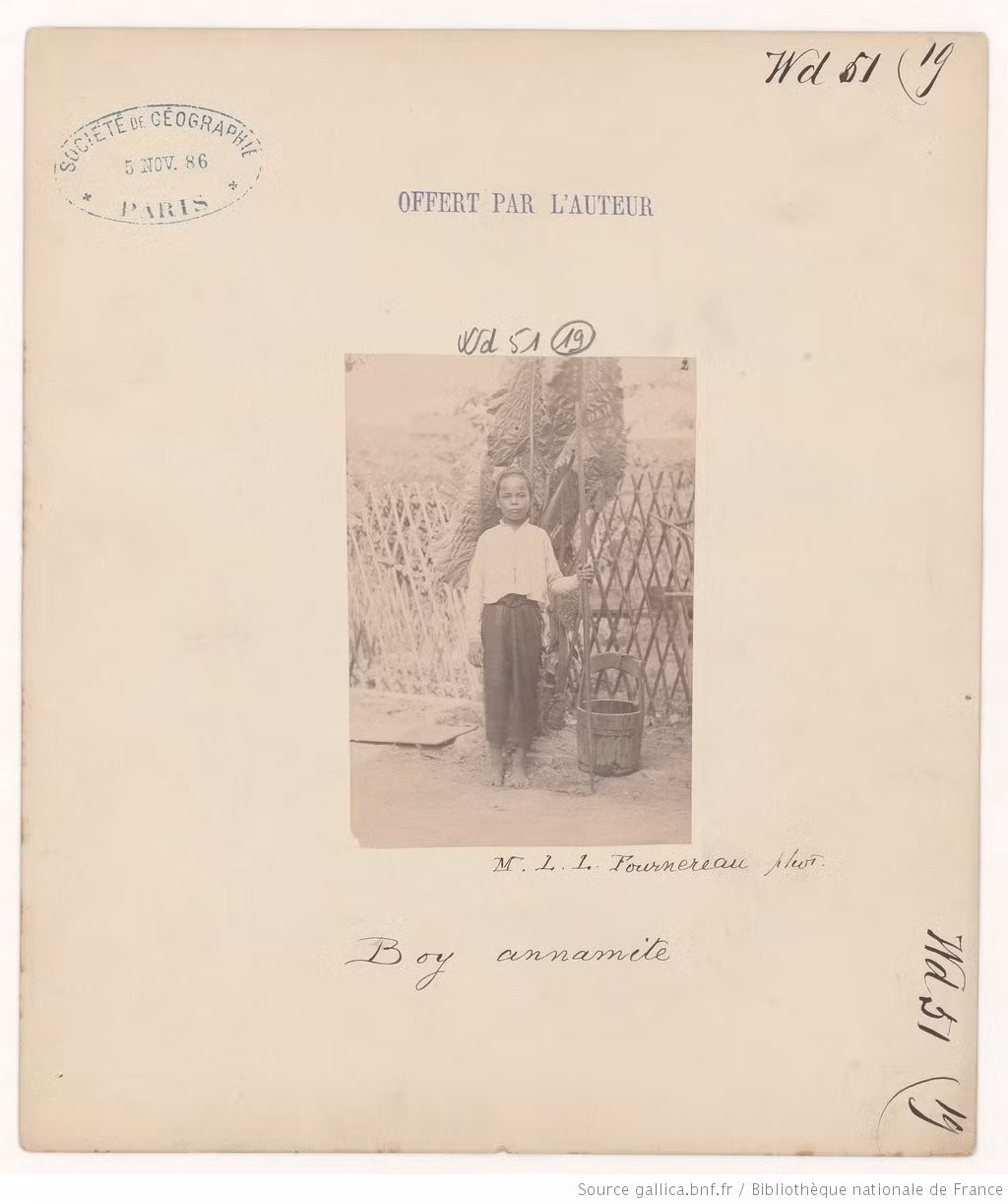 Cậu bé người Việt. Ảnh: Gallica.bnf.fr.