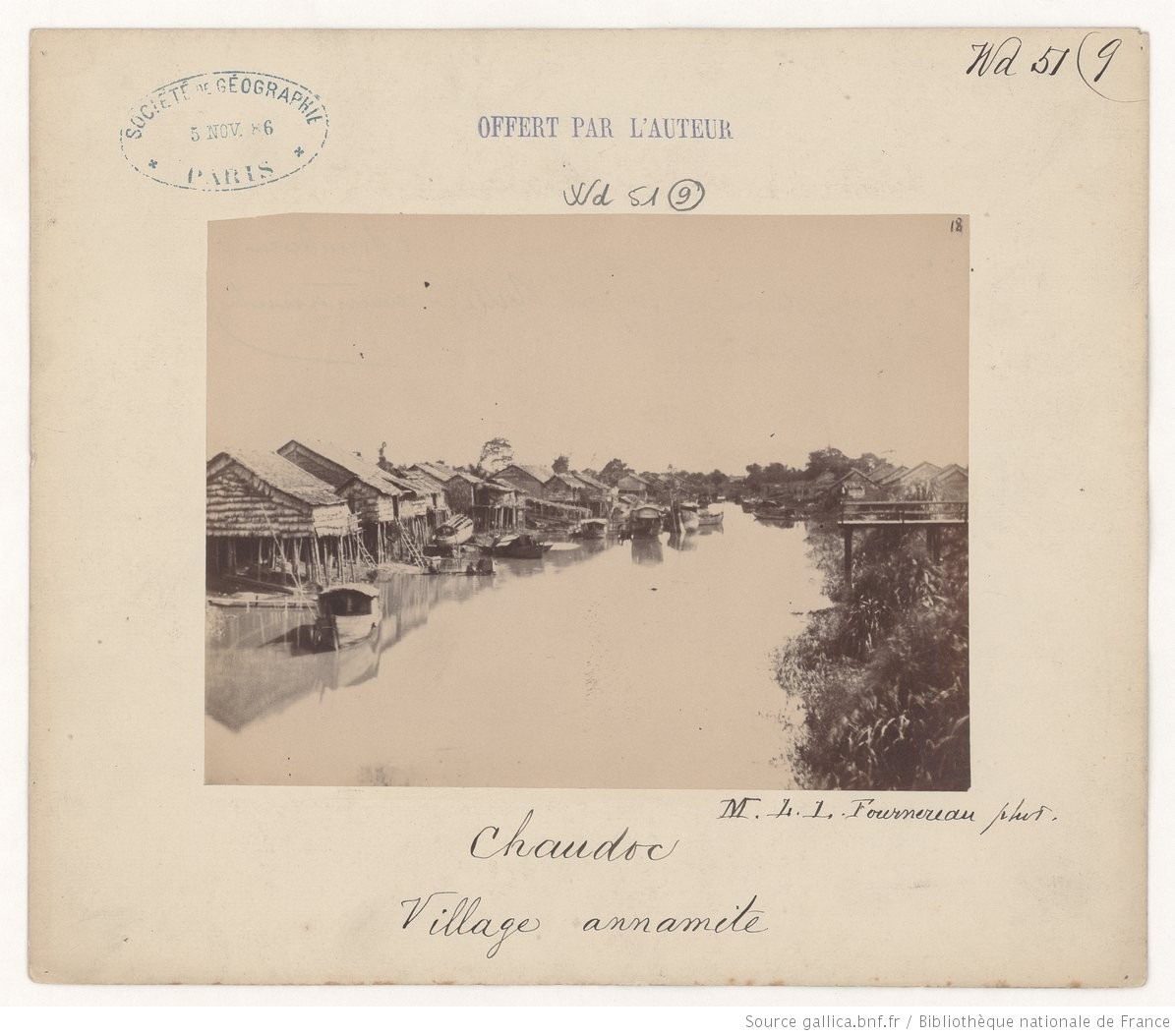 Làng xóm ở Châu Đốc. Ảnh: Gallica.bnf.fr.