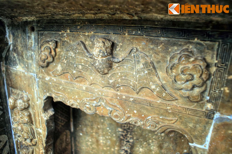 Tương truyền, bà Trương Mỹ Thuận là một phụ nữ gốc Hoa rất sinh đẹp và tài giỏi. Bà có mẹ là người Hà Đông, Hà Nội, bố là người Quảng Đông (Trung Quốc). Trong một chuyến đi buôn, ngay lần đầu gặp gỡ, Vương Chí Sình đã lập tức say mê và cưới bà về làm vợ.