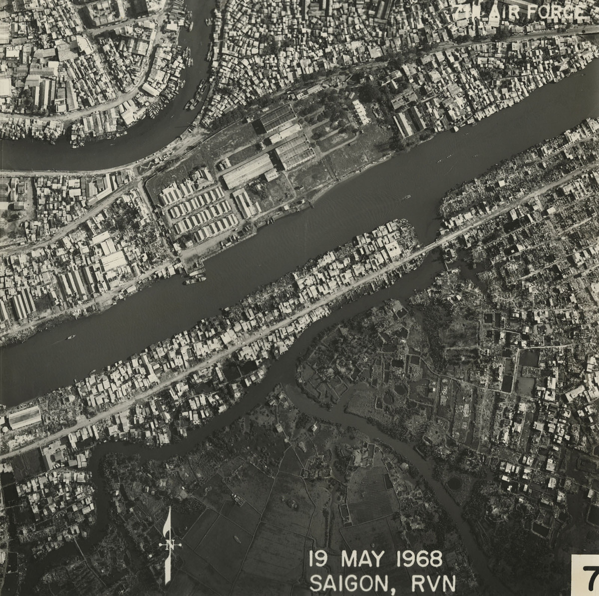 Kênh Tàu Hủ (trên), kênh Đôi (giữa) và rạch Sáng (dưới). Đường Phạm Thế Hiển chạy dọc bờ kênh Đôi. Ảnh: Vietnam Center and Archive.