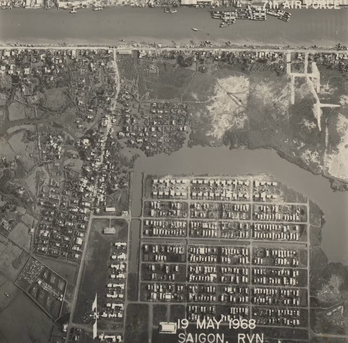 Kênh Tẻ và khu vực nay là phường Tân Kiểng, quận 7. Ảnh: Vietnam Center and Archive.