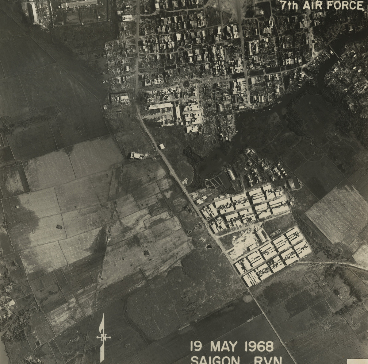 Xóm Thái Phúc ở quận 8 và đường Chánh Hưng (nay là đường Phạm Hùng). Ảnh: Vietnam Center and Archive.