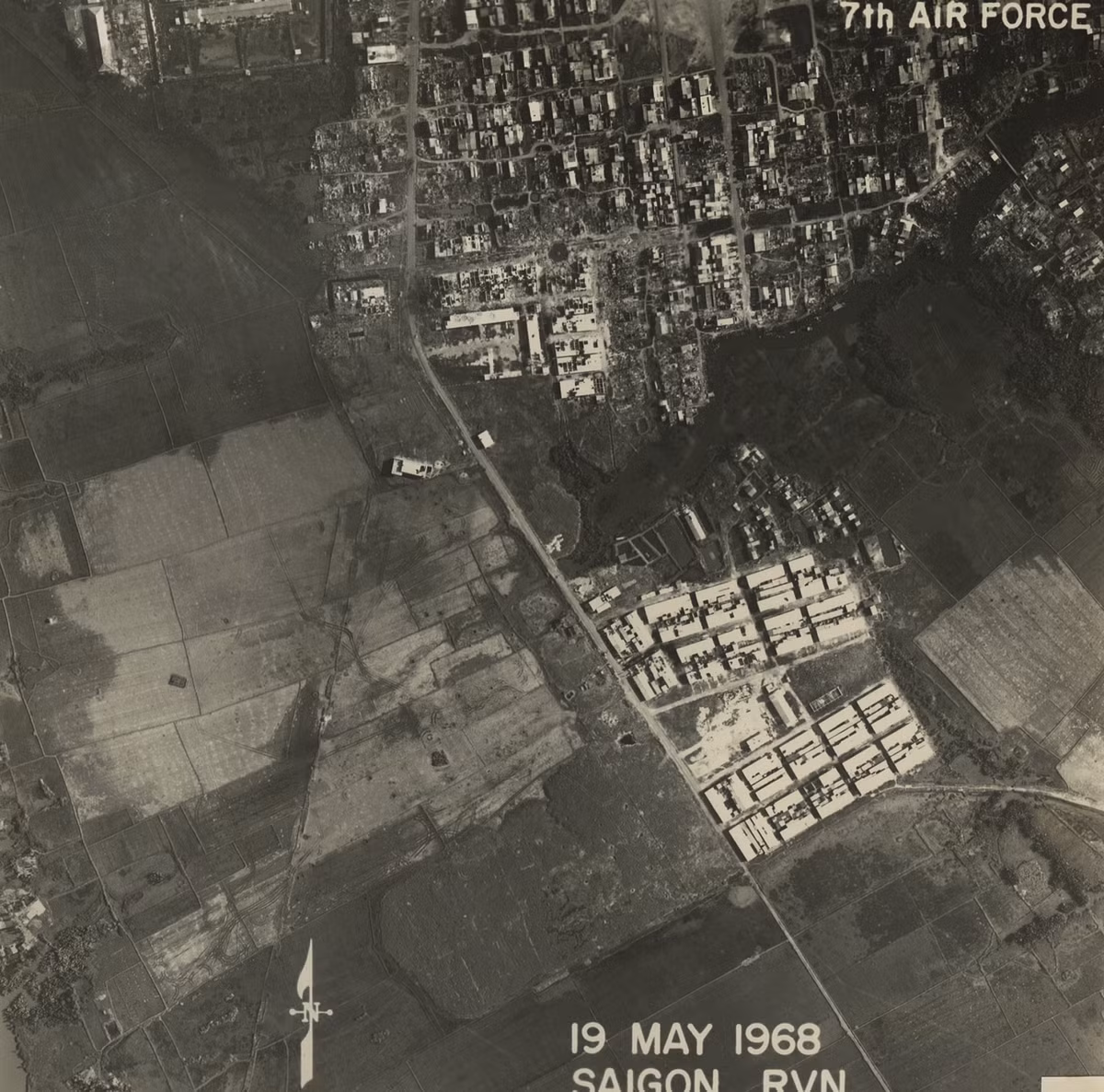 Xóm Thái Phúc ở quận 8 và đường Chánh Hưng (nay là đường Phạm Hùng). Ảnh: Vietnam Center and Archive.