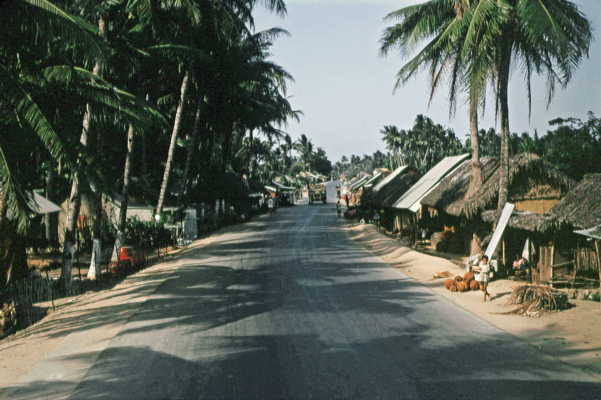 Quốc lộ 1, trên đường đến Quy Nhơn. Ảnh: Steve Simpson/ 19engrvn.