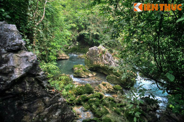 Ngược dòng lịch sử, ngày 8/2/1941, Chủ tịch Hồ Chí Minh về nước sau hơn 30 năm bôn ba ở nước ngoài. Người đã chọn Pác Bó làm căn cứ địa để lãnh đạo cách mạng do vị thế hiểm yếu của vùng núi này.