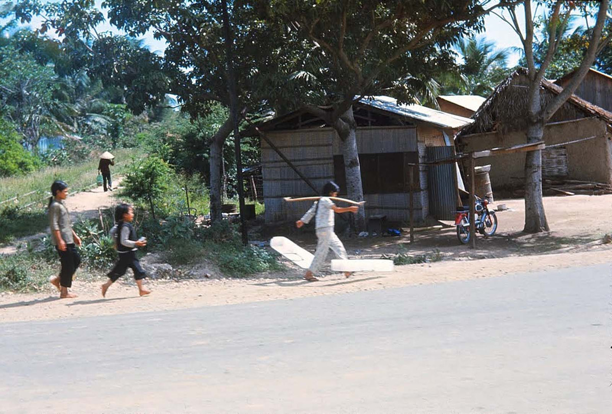 Khung cảnh bên Quốc lộ 1 ở Phan Rang. Ảnh: Michael's photos.