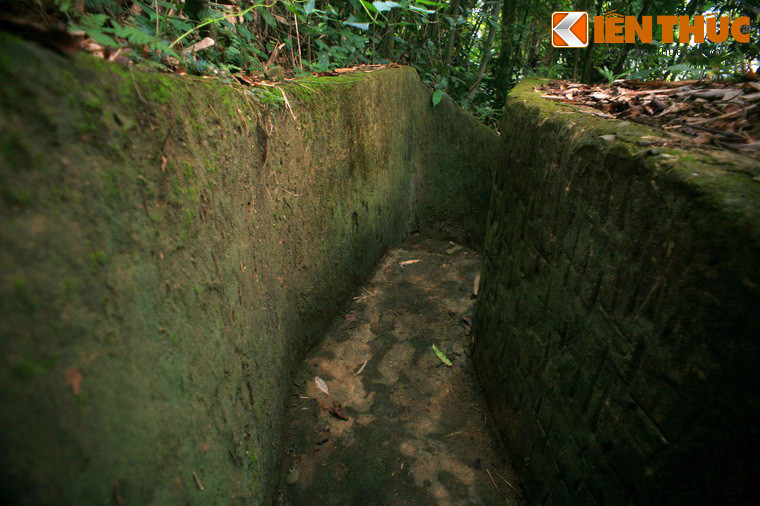 Toàn bộ vùng đồi được bao bọc bởi một hệ thống giao thông hào, có tác dụng phòng thủ và tạo đường thoát hiểm cho lực lượng ta trong trường hợp biệt kích địch xâm nhập.